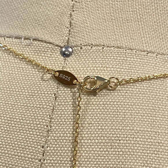 Alhambra Pendant Cloverleaf 18k necklace - Picture 5 of 7